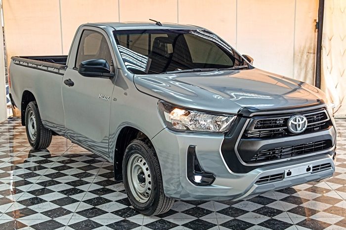 REVO 2WD 2023 2.4J MT STANDARD SILVER  3208 full