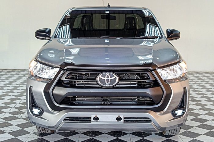 REVO 2WD 2023 2.4J MT STANDARD SILVER  3208 full