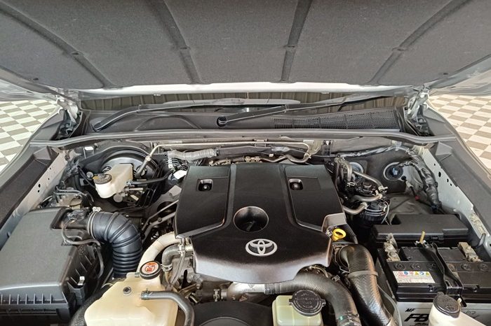 REVO 2WD 2023 2.4J MT STANDARD SILVER  3208 full