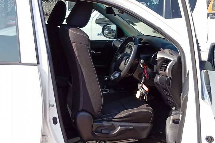 REVO 2WD 2020 2.4MID AT DOUBLE CAB WHITE  9721 full