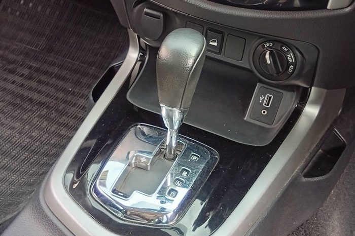 NISSAN 2020 4WD 2.5 AT DOUBLE CAB BLACK  9633 full