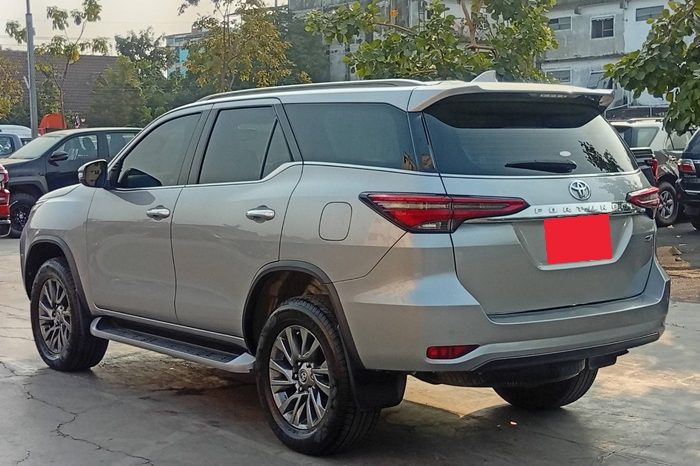 TOYOTA 4WD 2020 2.4V AT FORTUNER SILVER  6062 full