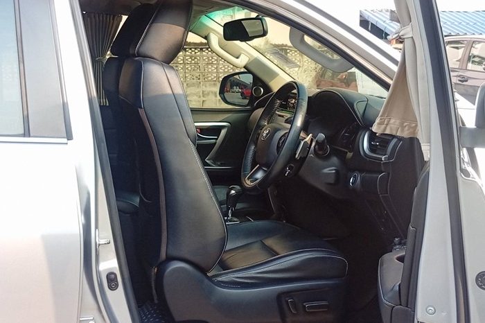 TOYOTA 4WD 2020 2.4V AT FORTUNER SILVER  6062 full