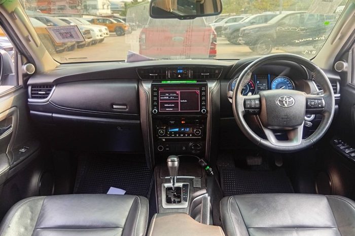 TOYOTA 4WD 2020 2.4V AT FORTUNER SILVER  6062 full