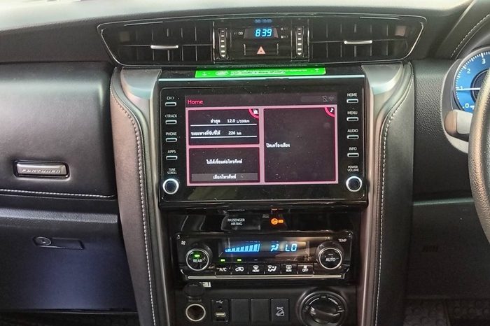 TOYOTA 4WD 2020 2.4V AT FORTUNER SILVER  6062 full