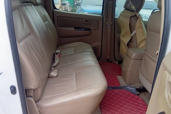 VIGO 4WD 2011 3.0G MT DOUBLE CAB WHITE  7036 full