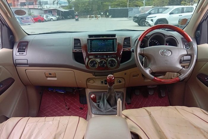 VIGO 4WD 2011 3.0G MT DOUBLE CAB WHITE  7036 full