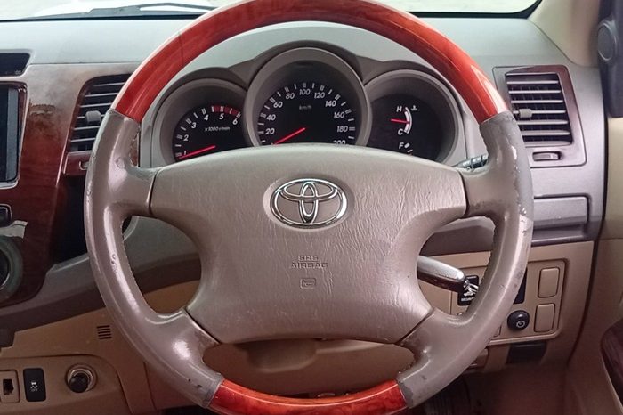 VIGO 4WD 2011 3.0G MT DOUBLE CAB WHITE  7036 full