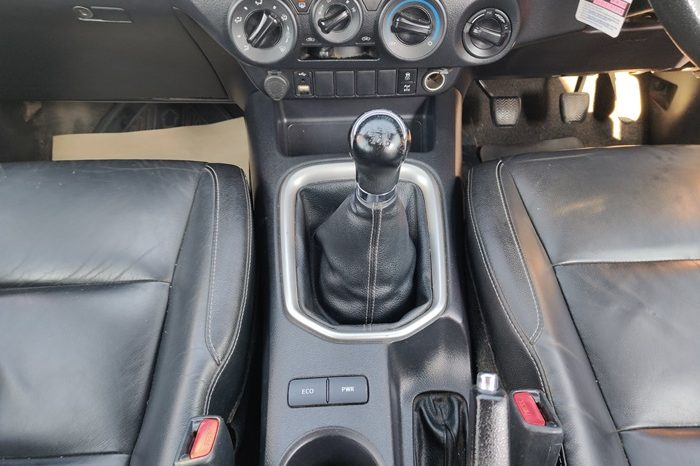 REVO PRE 2021 2.4MID MT SMART CAB WHITE  9482 full