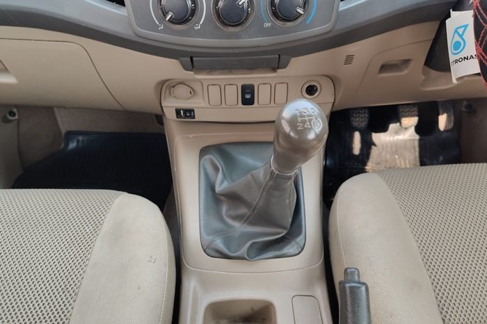 VIGO 4WD 2013 2.5E MT DOUBLE CAB BLACK  125 full