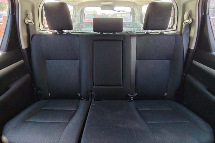 REVO PRE 2019 2.4E AT DOUBLE CAB WHITE  7283 full