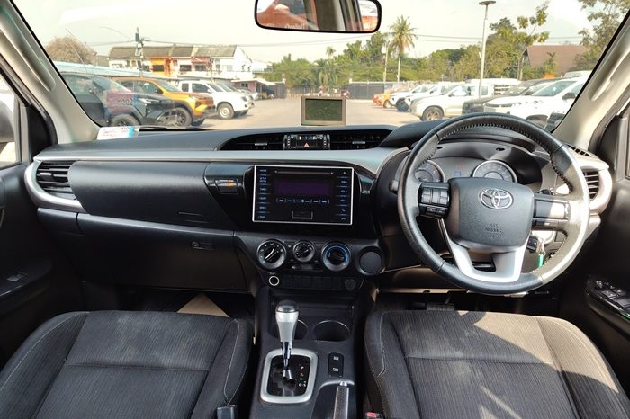 REVO PRE 2019 2.4E AT DOUBLE CAB WHITE  7283 full