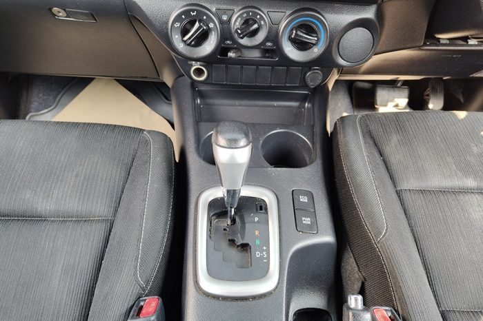 REVO PRE 2019 2.4E AT DOUBLE CAB WHITE  7283 full