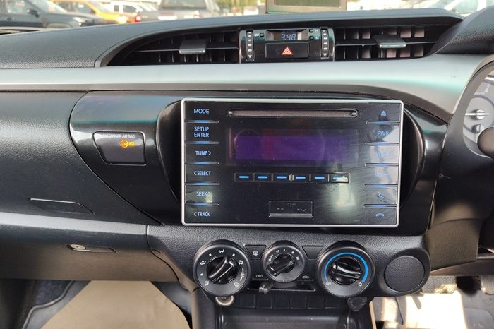 REVO PRE 2019 2.4E AT DOUBLE CAB WHITE  7283 full