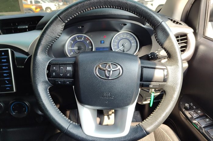 REVO PRE 2019 2.4E AT DOUBLE CAB WHITE  7283 full