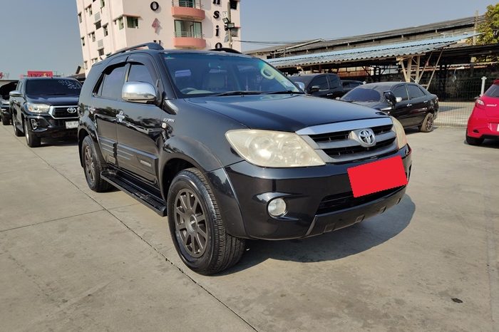 TOYOTA 4WD 2005 2.7V AT FORTUNER BLACK  813 full