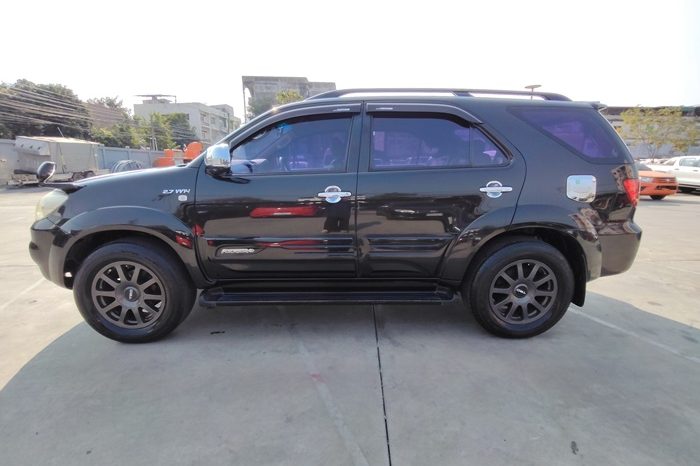 TOYOTA 4WD 2005 2.7V AT FORTUNER BLACK  813 full