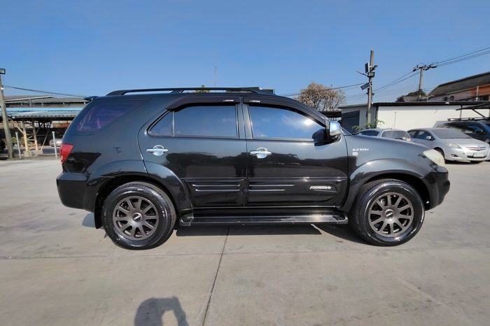 TOYOTA 4WD 2005 2.7V AT FORTUNER BLACK  813 full