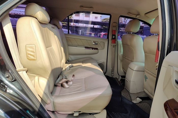 TOYOTA 4WD 2005 2.7V AT FORTUNER BLACK  813 full