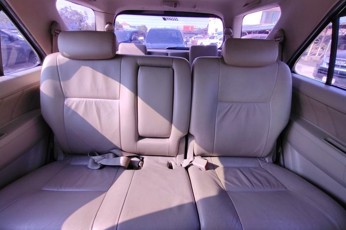 TOYOTA 4WD 2005 2.7V AT FORTUNER BLACK  813 full