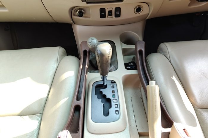 TOYOTA 4WD 2005 2.7V AT FORTUNER BLACK  813 full