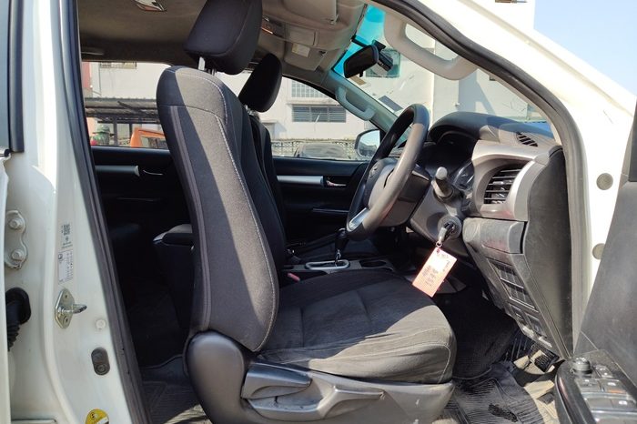 REVO PRE 2021 2.4 ENTRY AT DOUBLE CAB WHITE  1848 full