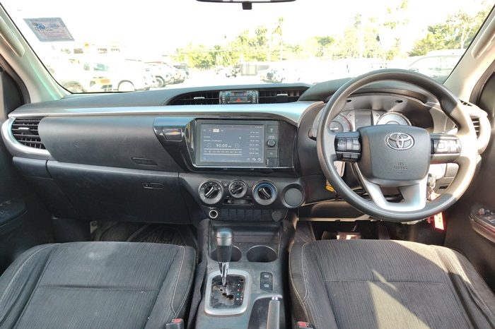 REVO PRE 2021 2.4 ENTRY AT DOUBLE CAB WHITE  1848 full