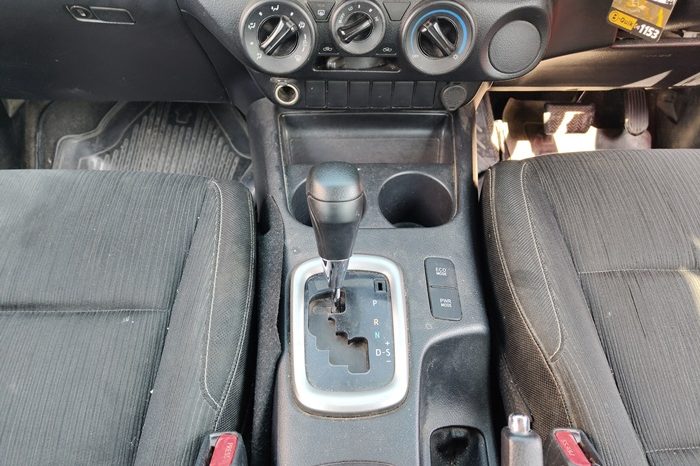 REVO PRE 2021 2.4 ENTRY AT DOUBLE CAB WHITE  1848 full