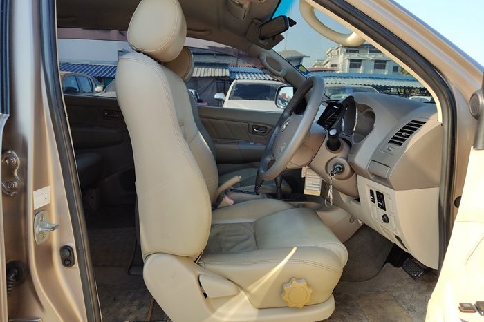 TOYOTA 4WD 2006 2.7V AT FORTUNER SILVER  7349 full