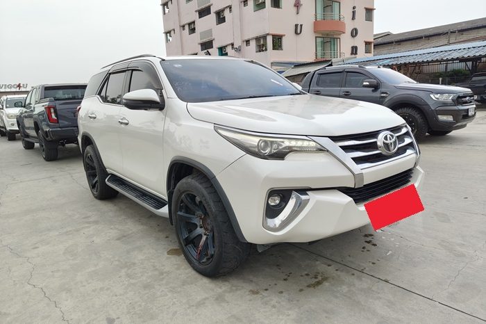 TOYOTA 2WD 2018 2.4V AT FORTUNER WHITE  5819 full