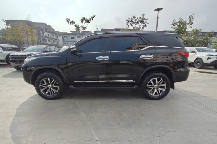 TOYOTA 4WD 2016 2.8V AT FORTUNER BLACK  3671 full