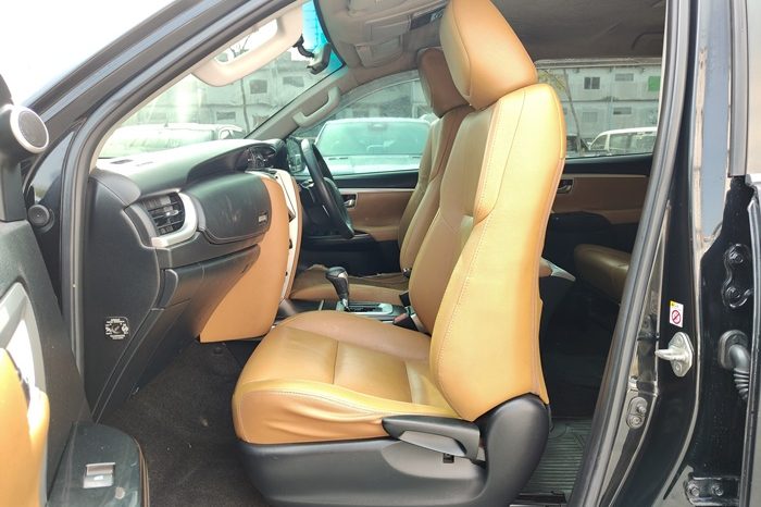 TOYOTA 4WD 2016 2.8V AT FORTUNER BLACK  3671 full