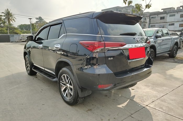 TOYOTA 4WD 2016 2.8V AT FORTUNER BLACK  3671 full