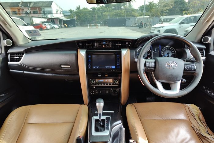 TOYOTA 4WD 2016 2.8V AT FORTUNER BLACK  3671 full