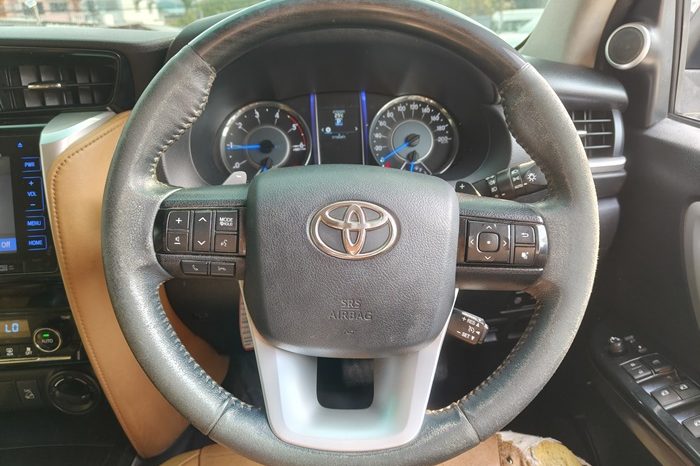 TOYOTA 4WD 2016 2.8V AT FORTUNER BLACK  3671 full