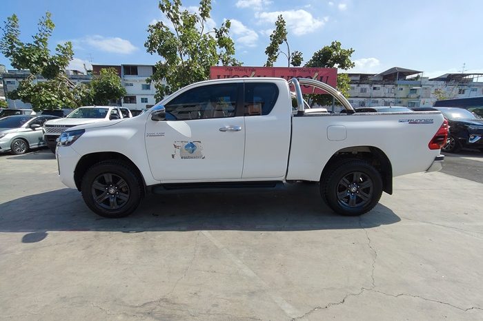 REVO PRE 2021 2.4 ENTRY AT SMART CAB WHITE  6233 full