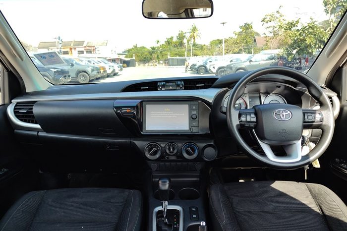 REVO PRE 2021 2.4 ENTRY AT SMART CAB WHITE  6233 full