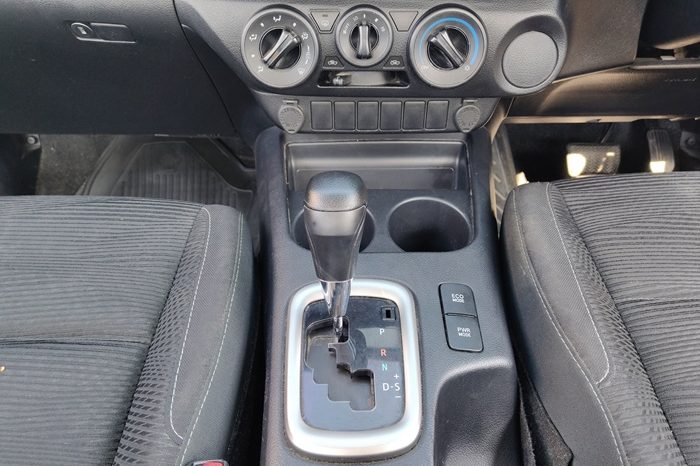 REVO PRE 2021 2.4 ENTRY AT SMART CAB WHITE  6233 full