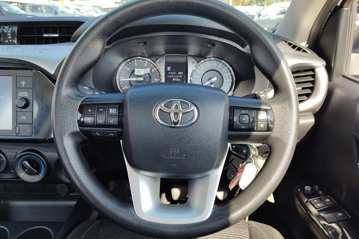 REVO PRE 2021 2.4 ENTRY AT SMART CAB WHITE  6233 full