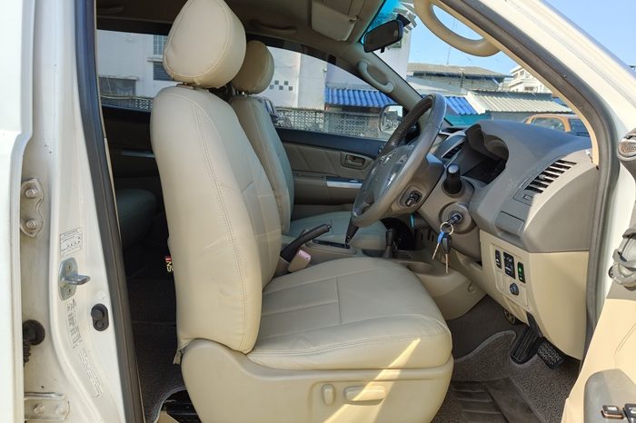 VIGO 4WD 2012 3.0G AT DOUBLE CAB WHITE  557 full