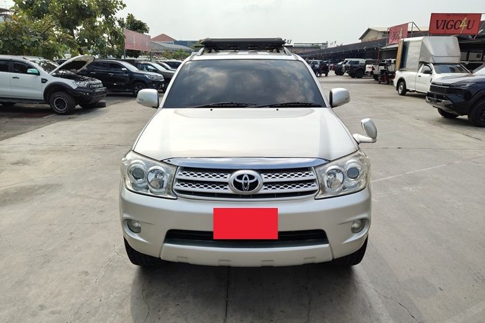 TOYOTA 2WD 2011 2.7V AT FORTUNER SILVER  233 full
