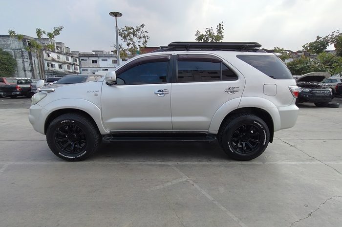 TOYOTA 2WD 2011 2.7V AT FORTUNER SILVER  233 full