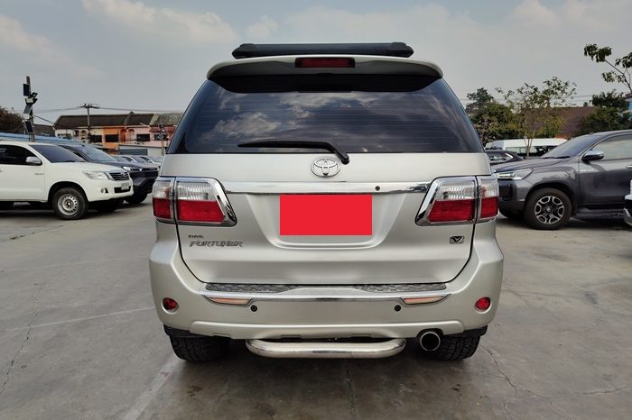 TOYOTA 2WD 2011 2.7V AT FORTUNER SILVER  233 full