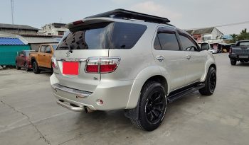 TOYOTA 2WD 2011 2.7V AT FORTUNER SILVER  233 full