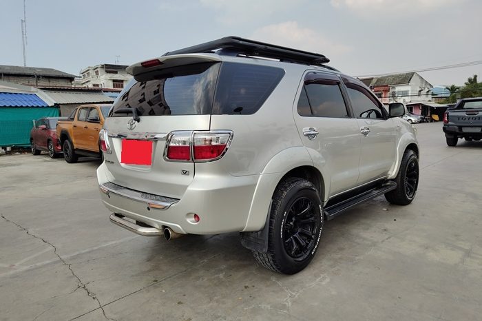 TOYOTA 2WD 2011 2.7V AT FORTUNER SILVER  233 full