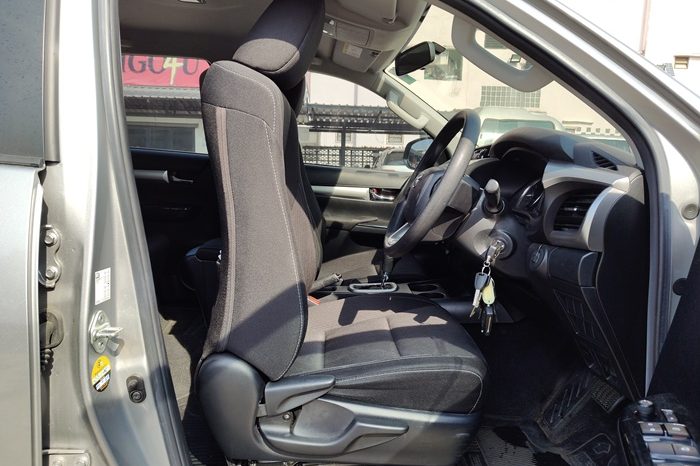 REVO PRE 2020 2.4 ENTRY AT DOUBLE CAB SILVER  5412 full