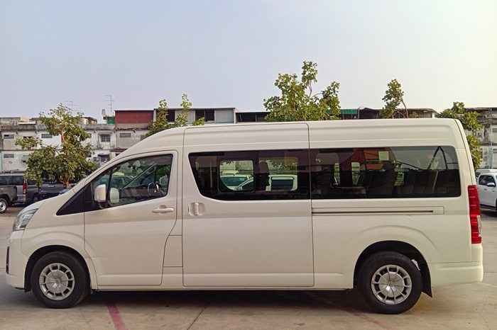 TOYOTA 2020 2WD 2.8 MT COMMUTER WHITE  3221 full