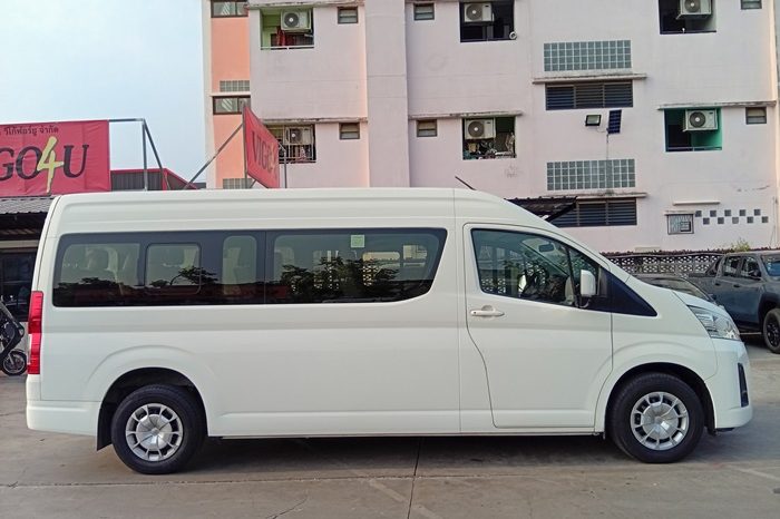 TOYOTA 2020 2WD 2.8 MT COMMUTER WHITE  3221 full