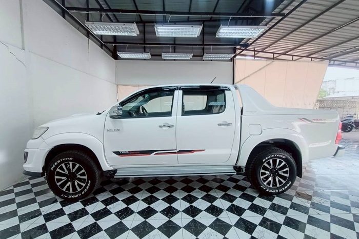 VIGO 4WD 2014 2.5E AT DOUBLE CAB WHITE  1064 full