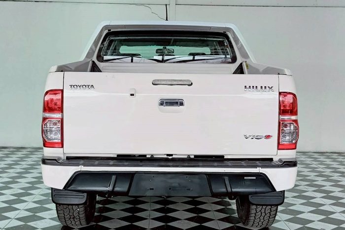 VIGO 4WD 2014 2.5E AT DOUBLE CAB WHITE  1064 full